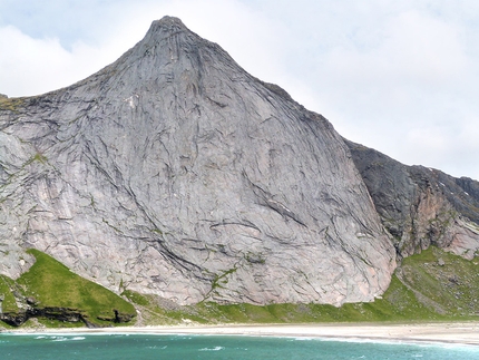 Helvetestinden Wall, nuove vie d’arrampicata sulle isole Lofoten in Norvegia