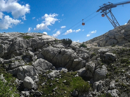 Monte Bila Pec, boulder, Sella Nevea, Alpi Giulie, Friuli - I blocchi a Monte Bila Pec e la cabinovia