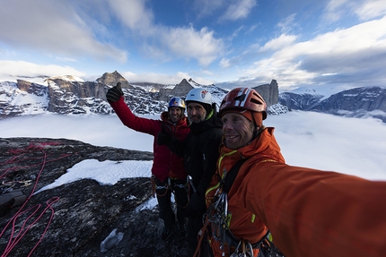 Robert Jasper e Stefan Glowacz salgono The Turret sull’Isola di Baffin by fair means