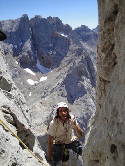 Naranjo de Bulnes - Pedro Nogueira on the final meters of the route.