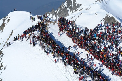 22nd Pierra Menta - The crowd turn out for the great occasion on Grand Mont.