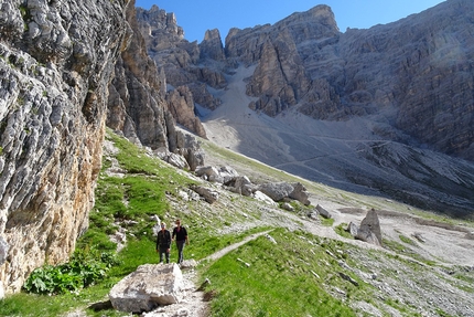 Tofana di Rozes, Scala del Minighel, Dolomites - Walking along the path at the base of Tofana di Rozes.