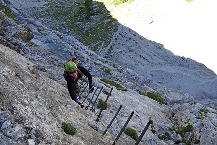 Il Giro della Tofana di Rozes, Scala del Minighel, Dolomiti - Ci si avvicina al termine della scala.