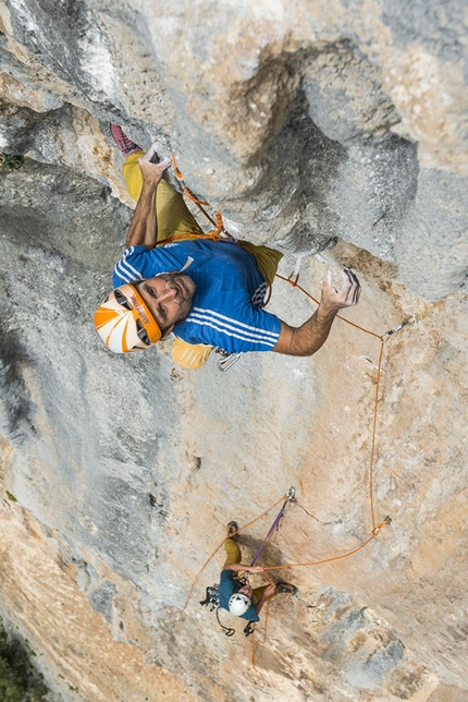 Alexander Huber, Onda Azzurra, Monte Donneneittu, Sardinia - Alexander Huber climbing his 'Onda Azzurra' (8a+, 240m, 2016), Monte Donneneittu, Sardinia