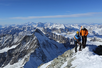 Gérard Ottavio - Gérard Ottavio (in the background) with a client on the Matterhorn