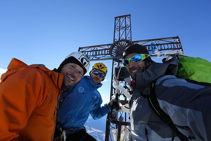 Gérard Ottavio - Gérard Ottavio (on the middle) with a client and Hervé Barmasse on the summit of the Matterhorn