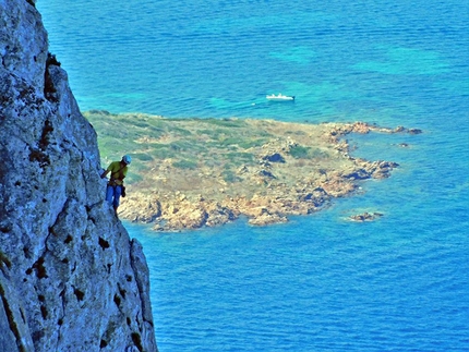 Tavolara Island, Sardinia, Affora sa nato, Enzo Lecis, Simone Sarti - Maurizio Oviglia climbing 'Affora sa nato', Tavolara Island, Sardinia