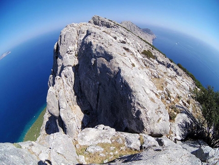 Tavolara Island, Sardinia, Affora sa nato, Enzo Lecis, Simone Sarti - Looking east from the summit