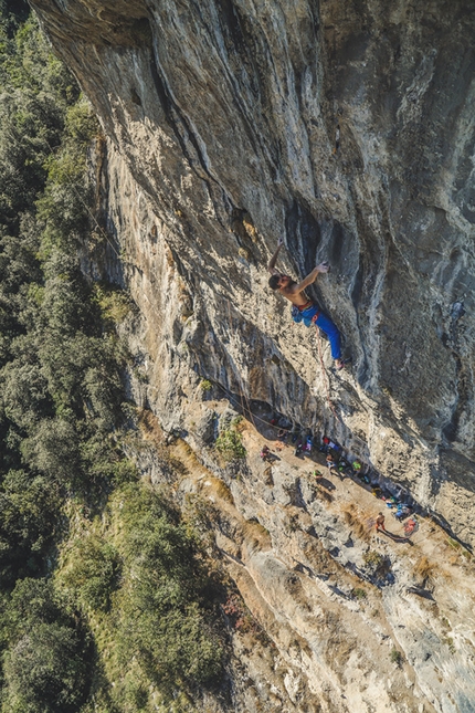 Silvio Reffo, Horror Vacui, Scoglio dei Ciclopi, Monte Cimo, Val d’Adige - Silvio Reffo on 16/10/2016 making the first one day ascent of Horror Vacui (8b+, 180m)