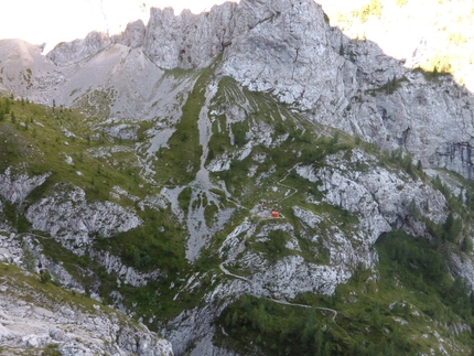 Via Giove, Sasso delle Undici, Vallaccia, Dolomiti, Beppe Ballico - Durante la ripetizione della Via Giove, Sasso delle Undici, Vallaccia (Dolomiti): il Bivacco Zeni