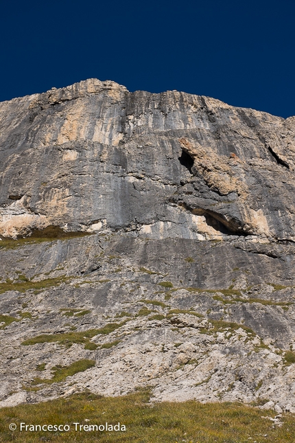 Jeo, Col de Stagn, Sella, Dolomiti, Andrea Oberbacher, Francesco Tremolada - La base della via Jeo, Col de Stagn, Gruppo del Sella, Dolomiti