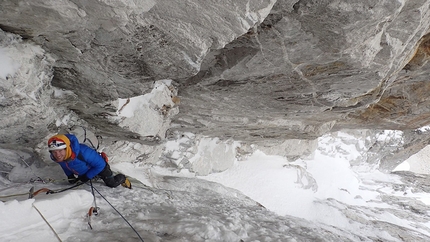 Sichuan, China, alpinism, Tito Arosio, Peter Linney, James Monypenny, Tom Nichols, Robert Partridge, Heather Swift, Luca Vallata - Peter Linney in the hidden couloir of Holographic Jesus, Mt. Hutsa
