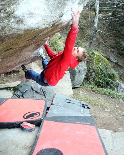 Michael Piccolruaz da 8B boulder flash in Maltatal, Austria