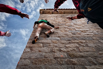 Arrampicata, arte fotografica e sperimentazione? - Contest street boulder a Luogosanto - Sardegna