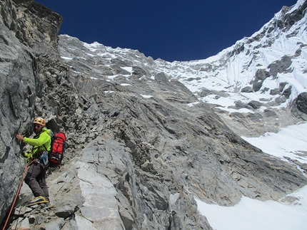 Nepal, Oriol Baró, Roger Cararach, Santi Padrós - 'Pilar Dudh Khunda', Monte Karyolung (6511m): cerando il Campo 1