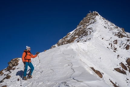 Wildspitze, ski mountaineering, Pitztal, Tyrol, Austria, Alberto De Giuli - On the ridge that leads to the summit of Wildspitze