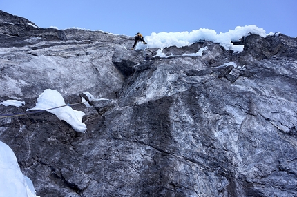 Pleishornwasserfall, Ortler, South Tyrol, Daniel Ladurner, Johannes Lemayer - Johannes Lemayer during the first ascent of Pleishornwasserfall, Ortler (260m, WI6, M7+, A1, Daniel Ladurner, Johannes Lemayer 13/12/2016)