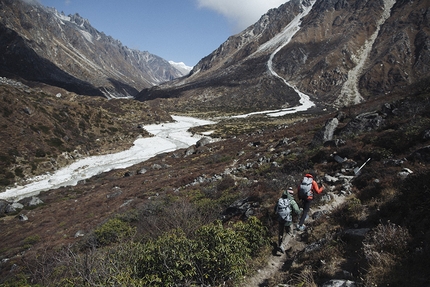 Gimmigela East, Hansjörg Auer, Alex Blümel, Nepal - Hansjörg Auer e Alex Blümel durante la prima salita della parete nord di Gimmigela East (7005m), Nepal (8-10/11/2016)