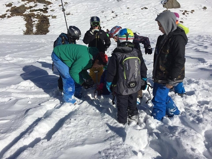 Progetto Icaro 2017 - Durante la prima tappa del Progetto Icaro il 29/12/2016 ad Alagna, per sensibilizzare i giovani sull’attività dello sci freeride fuori pista e sulla sicurezza in montagna.