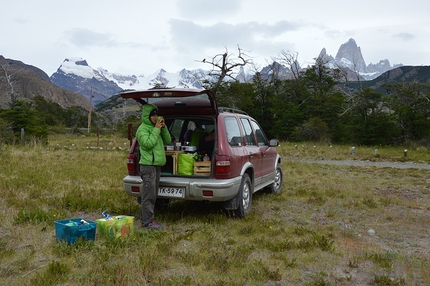 Alpinismo Vagabondo, Patagonia, El Chalten, Giovanni Zaccaria, Alice Lazzaro - Patagonia: pic nic in jeep.. e lo skyline del massiccio del Fitz Roy