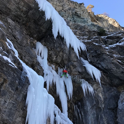 Valtournenche: two new ice climbs by the Cervino Mountain Guides