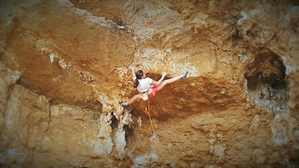 Laura Rogora - Laura Rogora making the first ascent of L'invidia dell'arenauta 8c/8c+ at Sperlonga