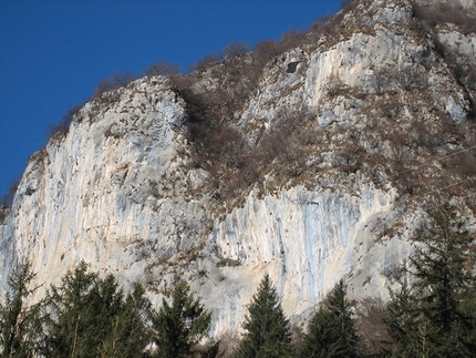 Corna Rossa di Bratto, the rock climbing game continues