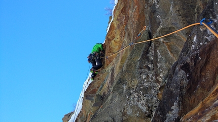 Old Boy, Cogne, Valle d'Aosta, Mauro Mabboni, Patrick Gasperini - During the first ascent of Old Boy at Cogne: Mauro Mabboni climbing pitch 6, M7