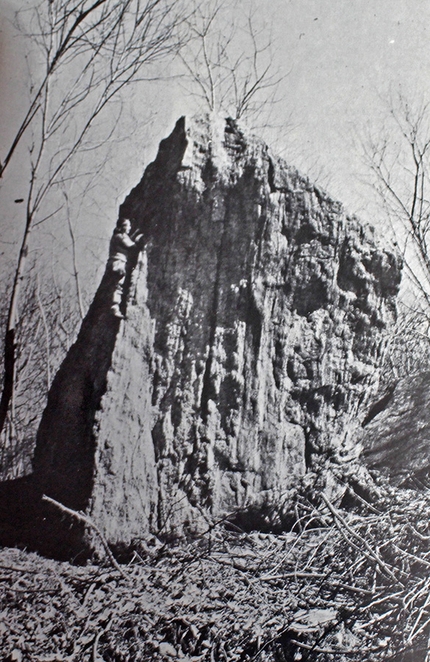 Montecapretto, Gian Carlo Grassi - The Montecapretto boulder in Val di Susa, featured in the climbing guidebook by Gian Carlo Grassi