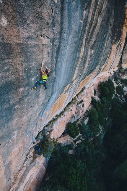 Barbara Zangerl climbs 8c+ at Siurana in Spain