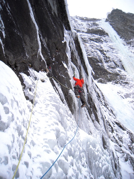 Centercourt WI7+, new extreme ice climb in Austria's Gasteinertal by Leichtfried and Purner