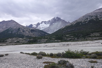 Patagonia, Cerro Penitentes, Tomas Franchini, Silvestro Franchini - Cerro Penitentes in Patagonia, seen from Rio Lacteo