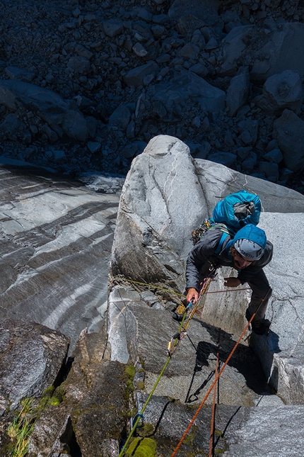 Cerro Mariposa, Patagonia, Luca Schiera, Paolo Marazzi - Paolo Marazzi climbing through the wet roofs on the starting pitches