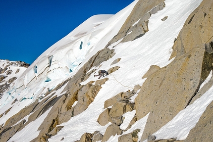 Cerro Mariposa, Patagonia, Luca Schiera, Paolo Marazzi - Fresh snow and seracs on the summit of the NE Face of Cerro Mariposa