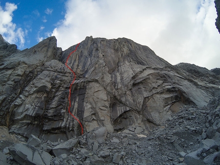 Cerro Mariposa, l'avventura patagonica di Luca Schiera e Paolo Marazzi - La parete del cerro Mariposa con il tracciato della via Produci consuma crepa