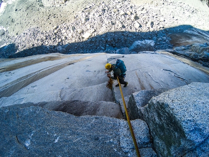 Cerro Mariposa, Patagonia, Luca Schiera, Paolo Marazzi - Descending down the slabs at half height
