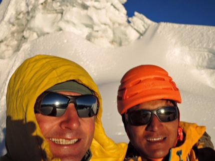 Ueli Steck, Everest Lhotse traverse - Ueli Steck and Tenji Sherpa climbing Cholatse, Himalaya