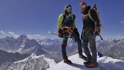 Ueli Steck, Everest Lhotse traverse - Ueli Steck and Tenji Sherpa on Island Peak