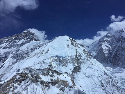 Ueli Steck, Everest Lhotse traverse - Everest and the Hornbein Couloir