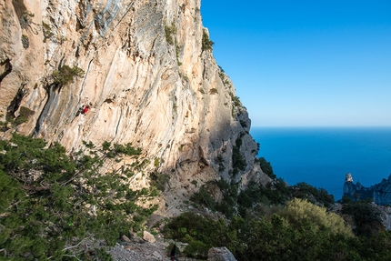 Cengia Giradili, Punta Giradili, Sardinia - Cengia Giradili: Luca Passini climbing 