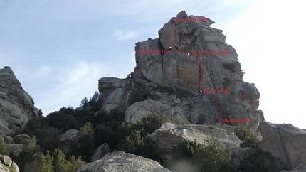 Sardegna arrampicata - La linea di Bird Watching al Pulchianotto (Monte Pulchiana) in Gallura (Nicola Lanzetta, Malcu Pinna)