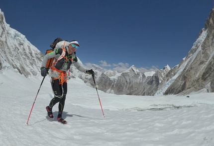 Ueli Steck, traversata Everest - Lhotse - L'alpinista svizzero Ueli Steck sull'Everest