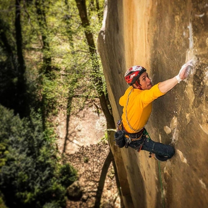 Trad climbing: James Pearson takes on the difficult Le Voyage at Annot
