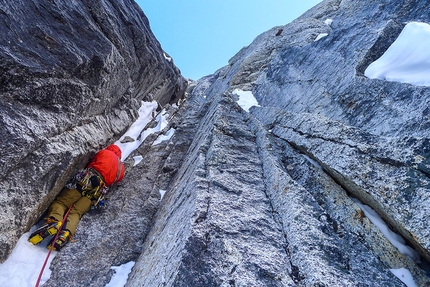 Greg Boswell, Will Sim, Alaska - Greg Boswell in arrampicata in Alaska, sopra il Buckskin Glacier