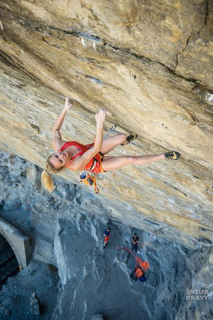 Julia Chanourdie - Julia Chanourdie climbing Hell’Avaro 8c+/9a at Tetto di Sarre, Valle d'Aosta, Italy