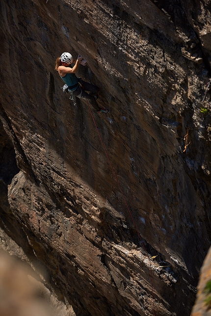 Difficult Pembroke trad climbing by Zangerl, Larcher & Co
