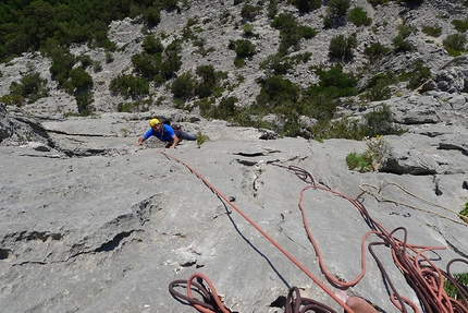 Surtana, Sardegna, arrampicata - Sulla via Attia Lupo, Surtana, Sardegna (B. Vitale - L. Cervini – B. Moretti e L. Filocamo 23 maggio 2017)