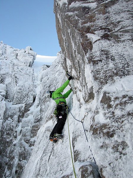 Little Nipper, new winter route in Scotland for Ian Parnell and Ines Papert