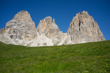 Sassolungo, Dolomiti - Il Sassolungo in Dolomiti. Da sinistra a destra: Punta Grohmann, Punta delle Cinque Dita e Spallone del Sassolungo