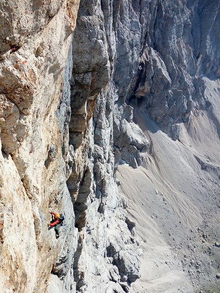 Federica Mingolla, Chimera verticale, Civetta, Dolomites - Francesco Rigon climbing Chimera verticale on Civetta, repeated with Federica Mingolla